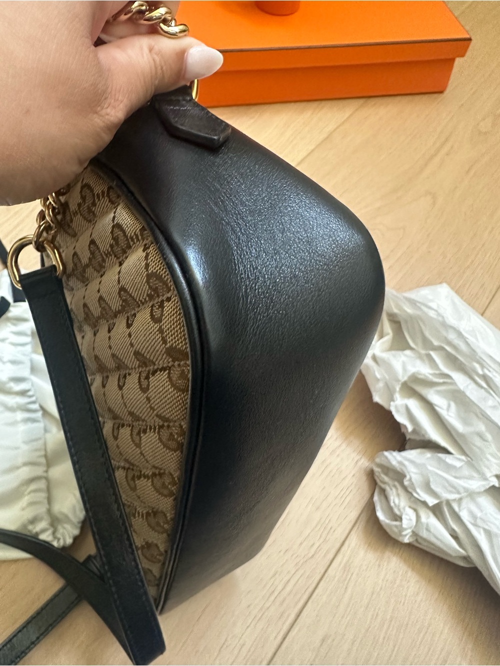 Gucci Beige GG marmont Supreme Canvas Crossbody with Black Trim & Gold Hardware - Picture 4 of 11
